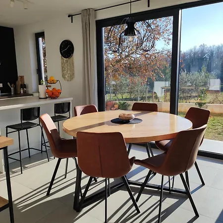 Barbara Вілла *